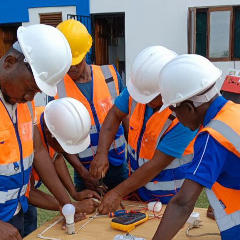 CURSO DE CAPACITAÇÃO EM SISTEMAS FOTOVOLTAICOS E INSTALAÇÕES RESIDENCIAIS NO CENTRO DE PESQUISA, TREINAMENTO EM ENERGIAS RENOVÁVEIS E PRODUÇÃO SUSTENTÁVEL DE ALIMENTOS DA UNIVERSIDADE PEDAGÓGICA DE MAPUTO